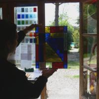 Vitraux, réalisés par les élèves de l'atelier Vitrail Toucouleur, jean